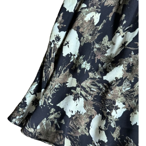 Elizabeth and James Silk Mini Skirt Size Medium - Picture 2 of 7